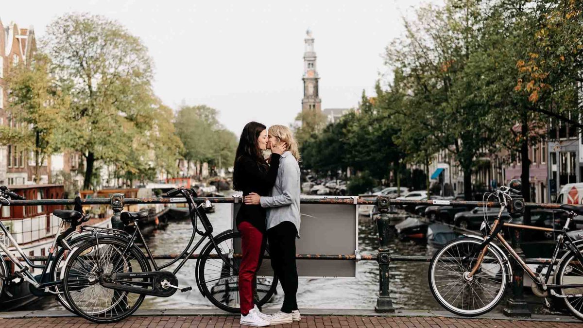 Amsterdam photo session celebrating love and adventure