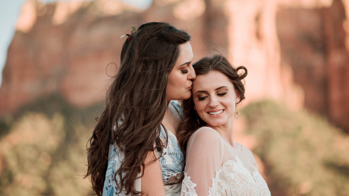 Elopement inspiration in Sedona, Arizona, with flowy gowns and jaw-dropping views
