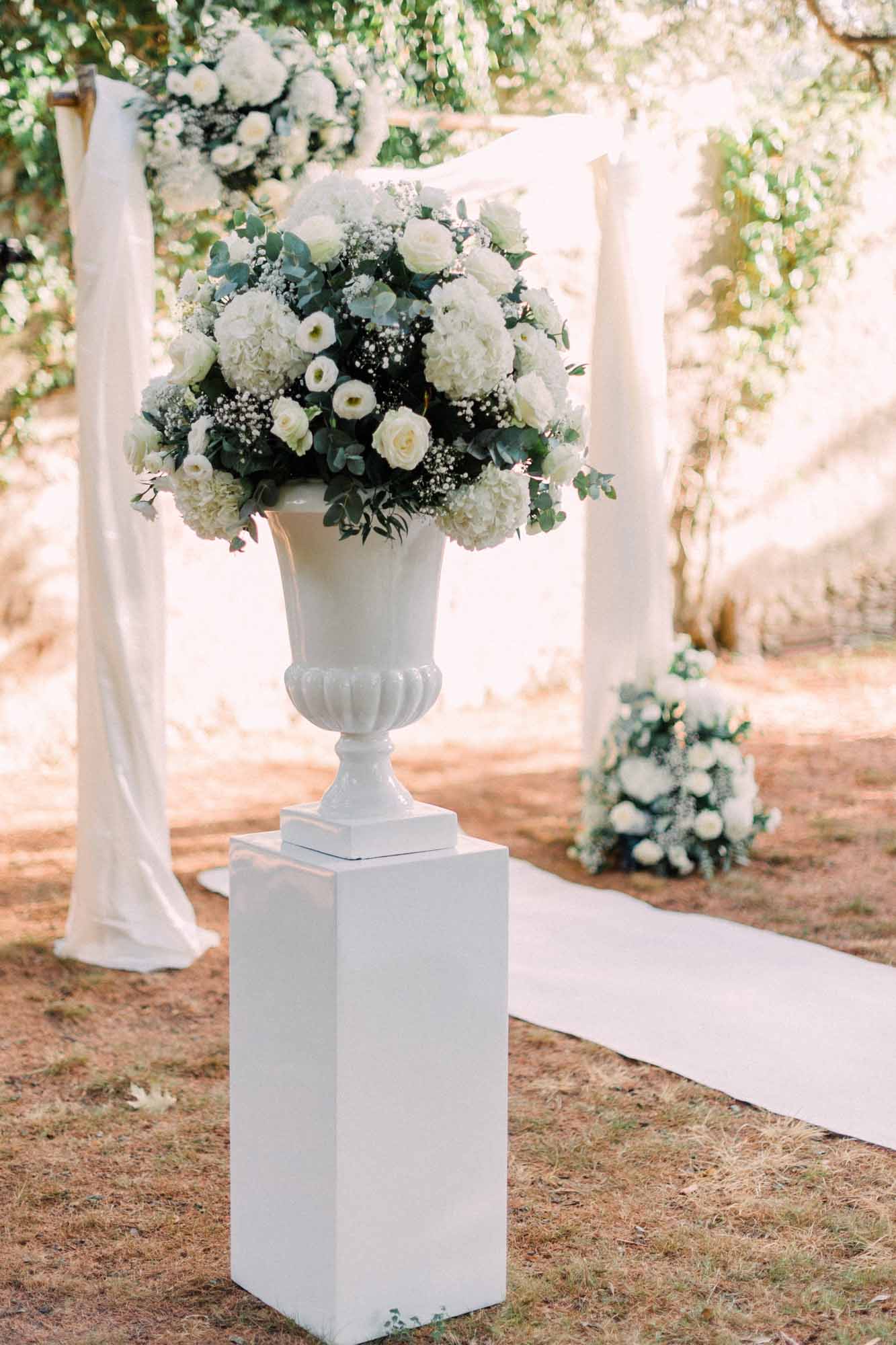September garden wedding at a 15th century Italian villa | Linda Nari | Featured on Equally Wed, the leading LGBTQ+ wedding magazine - white and green flowers