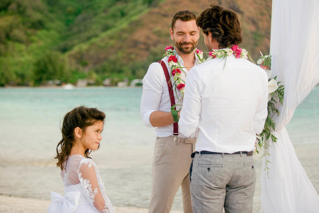 Stunning private beach elopement in Moorea | Helene Havard Photography | Featured on Equally Wed, the leading LGBTQ+ wedding magazine 