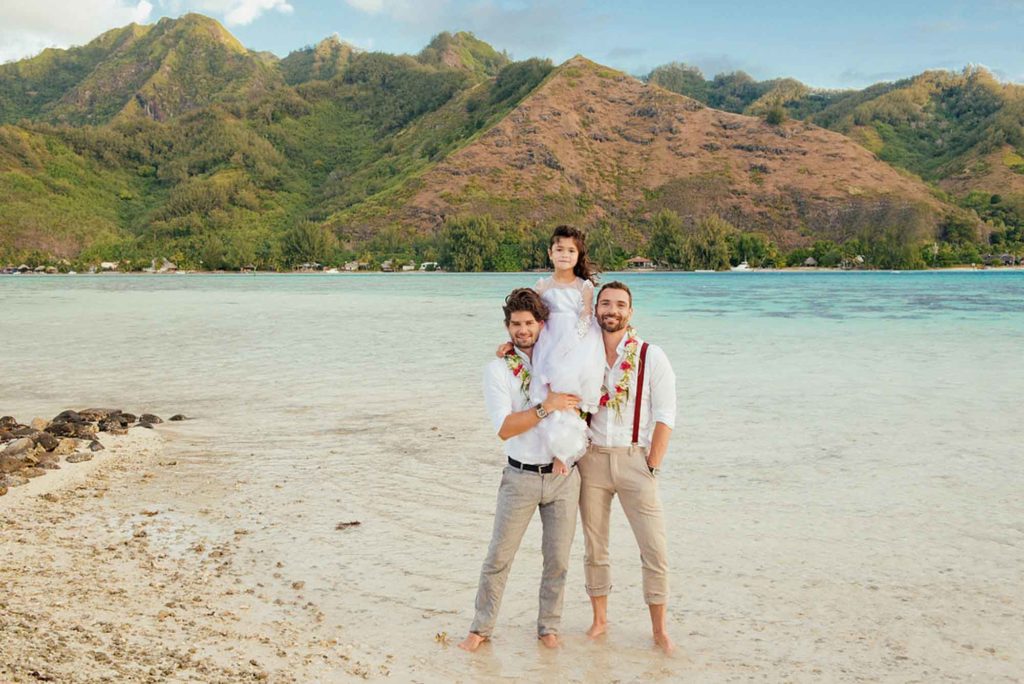 Stunning private beach elopement in Moorea | Helene Havard Photography | Featured on Equally Wed, the leading LGBTQ+ wedding magazine 