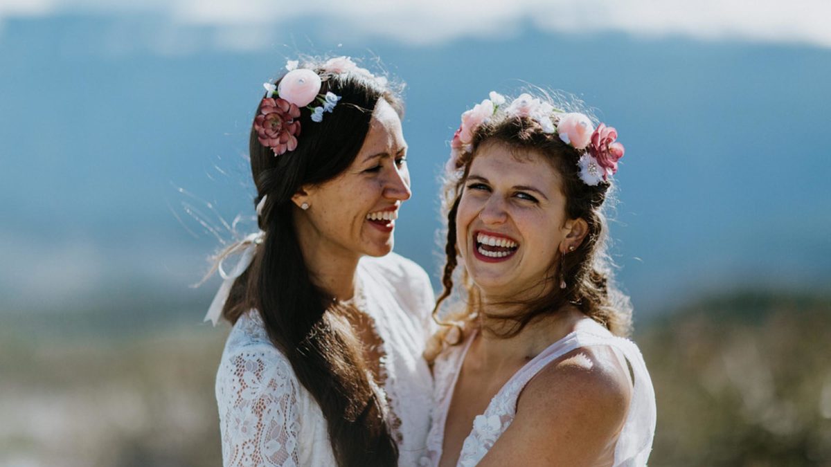 5 wedding headpiece trends you’ll see in 2022