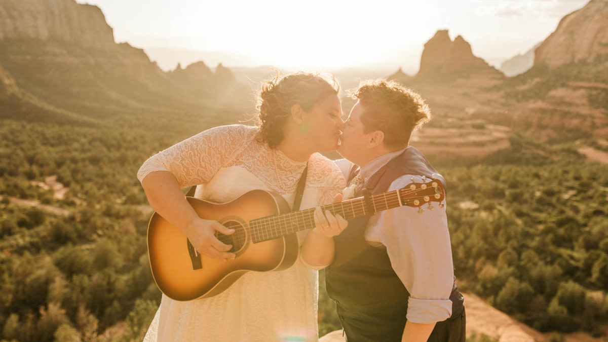 Sunny Sedona elopement with picnic and guitar