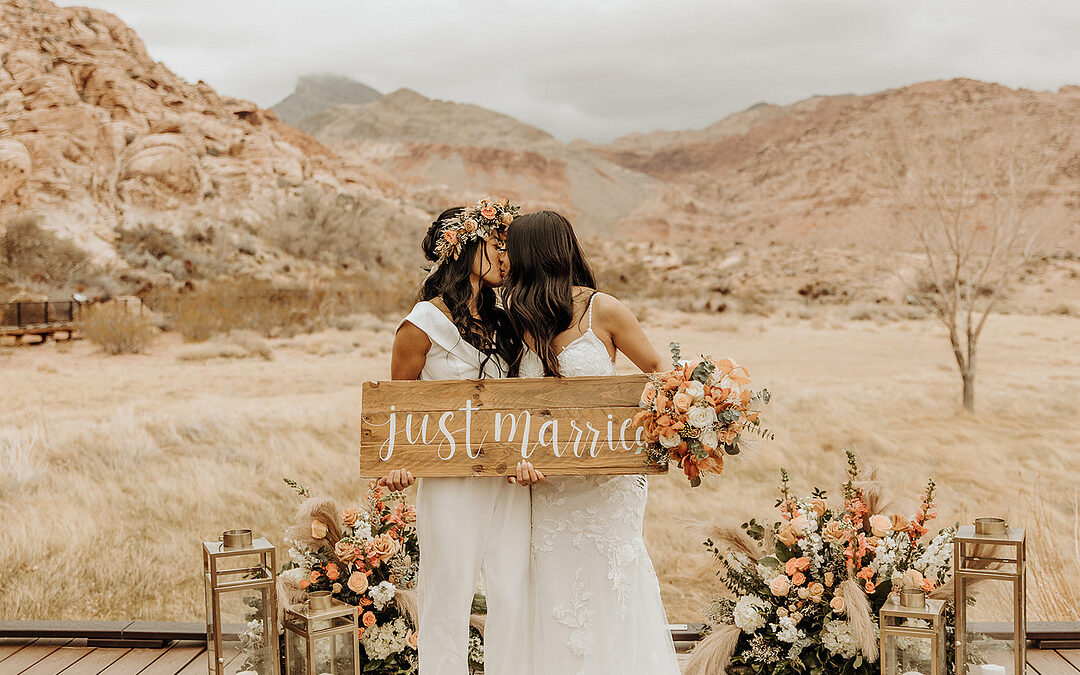 Char and Edwina’s intimate Red Rock Canyon elopement