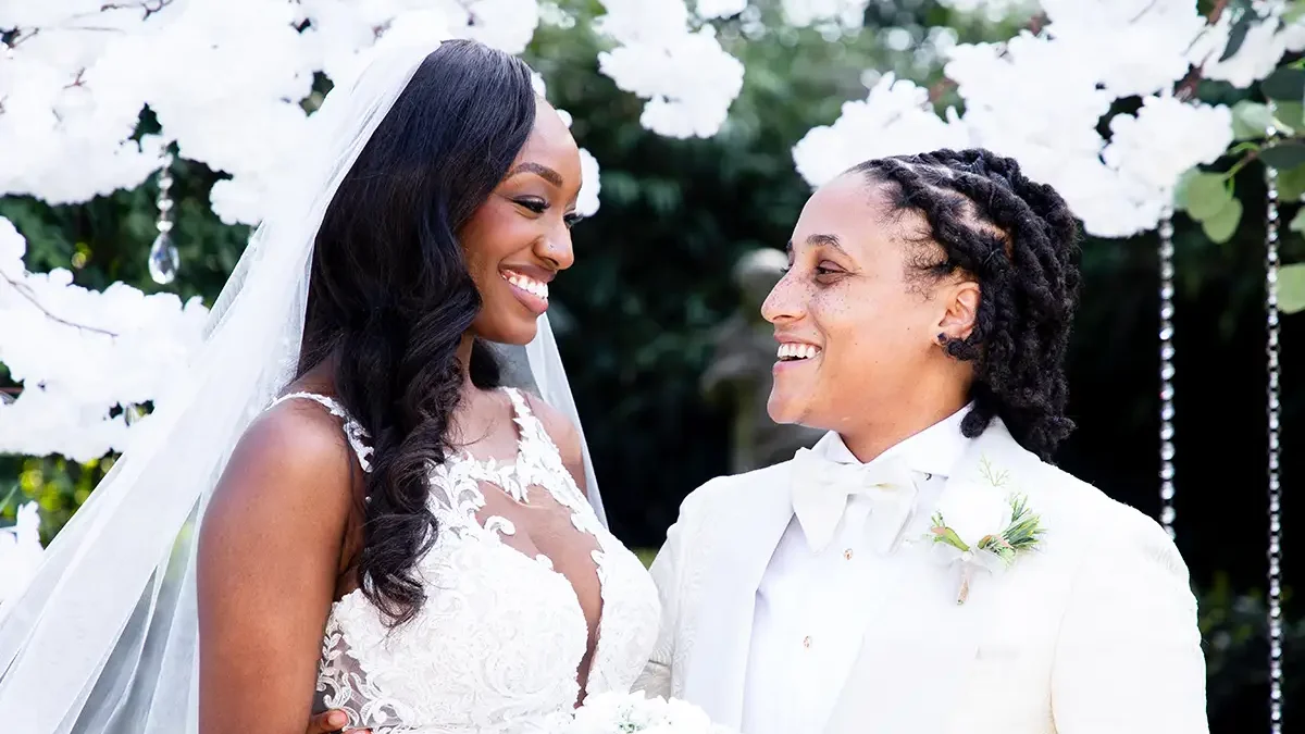 Georgia brides marry in outdoor ceremony surrounded by white roses
