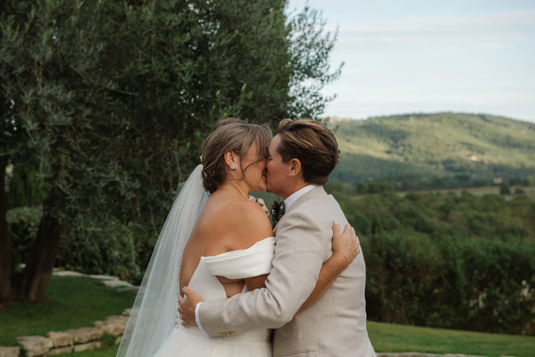 Lauren Thomas and Jasmine Shimerda share their first kiss at Casa Cornacchi in Arezzo, Tuscany, Italy.