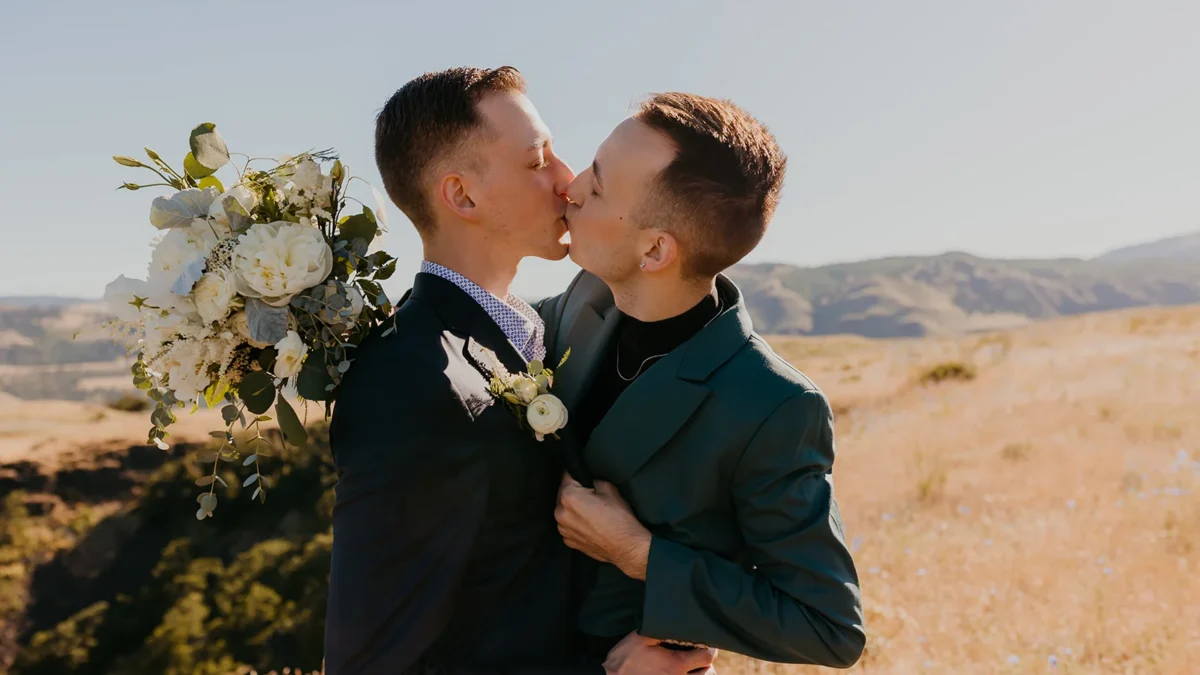 Ben and Nolan’s Columbia River Gorge Wedding Featured Two Grooms, One Bouquet and No Phones