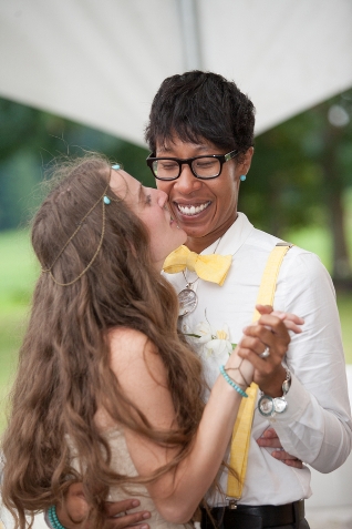 bonar-nicki-hufford-photography-chuppah-2-farm-lesbian-wedding-first-dance