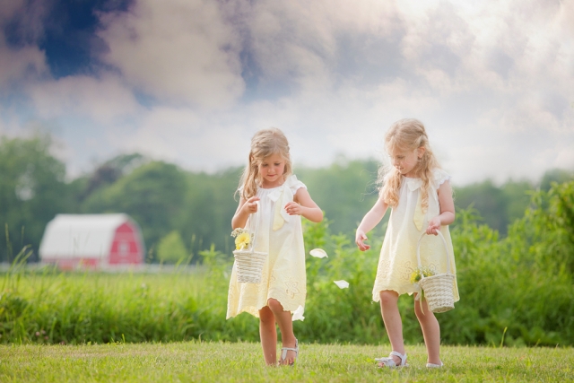 bonar-nicki-hufford-photography-chuppah-farm-lesbian-wedding-flower-girls