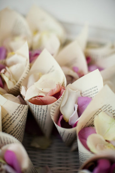 book-themed-wedding-favors