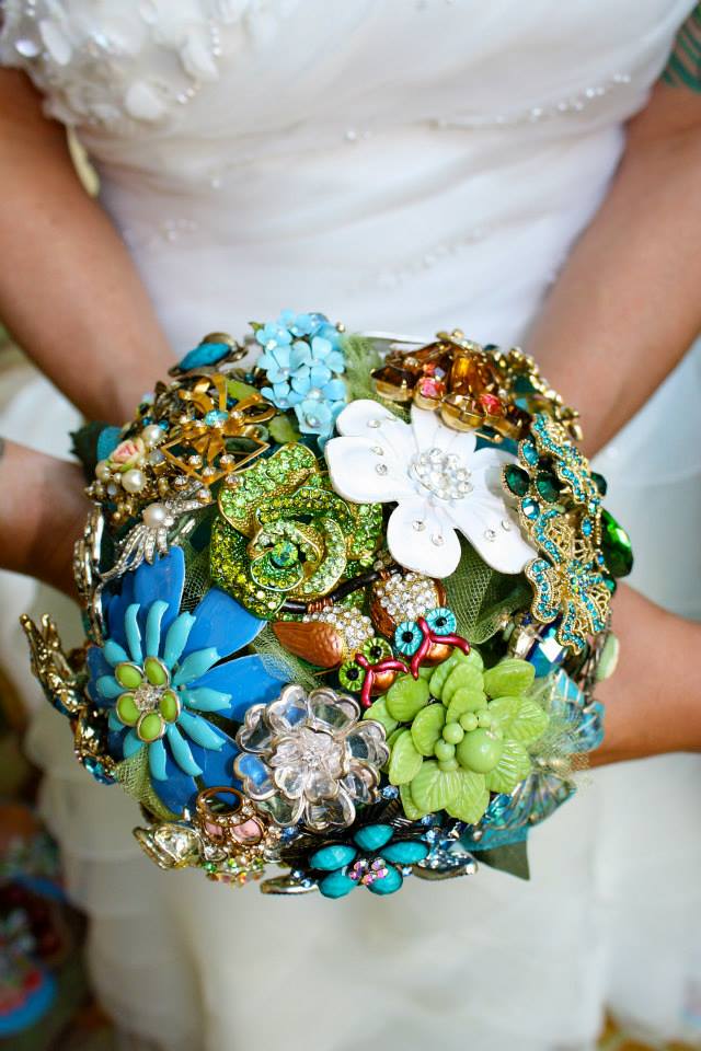 brooke-joana-real-lesbian-beach-wedding-florida-DIY-brooch-bouquet-detail