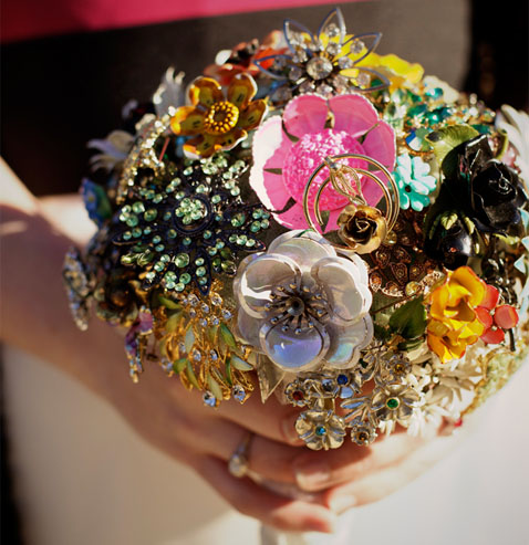 Forever Meaningful: Wedding Brooch Bouquets