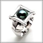 gay-engagement-ring-trends-birthstone-pearl2