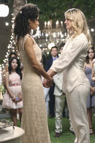 gay-wedding-tv-abc-family-the-fosters-lesbian-doma