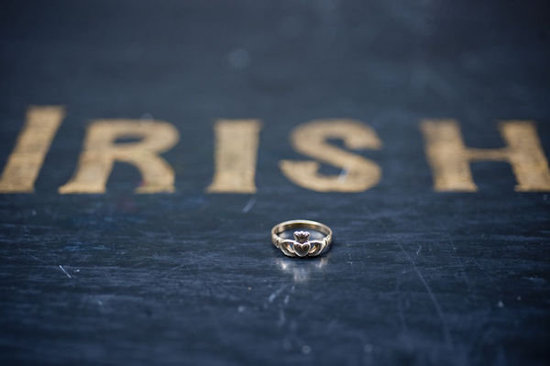 irish-wedding-traditions-st-patricks-day-claddagh-ring