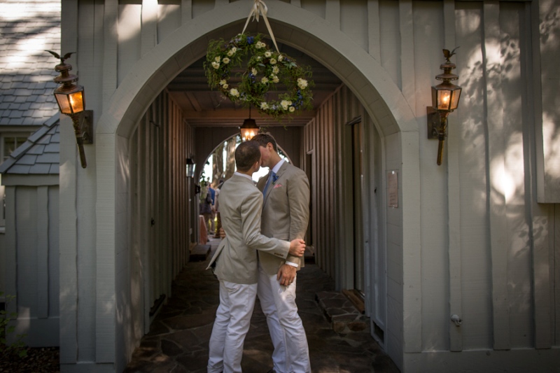 jeff-sebastian-real-gay-wedding-lake-tahoe-ceremony-kiss