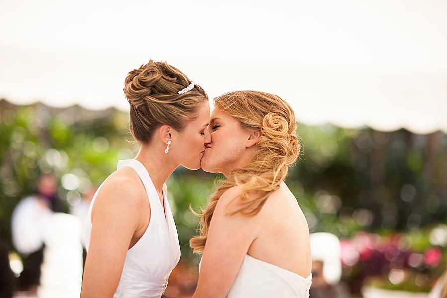 jessica-brooke-real-lesbian-wedding-orlando-florida-alternative-life-photography-design-first-kiss