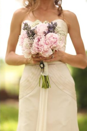 lavender-bridal-bouquet-aromatherapy-gay-wedding-planning