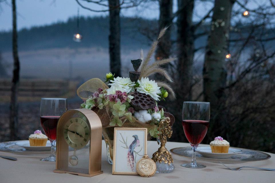 lesbian-wedding-inspiration-photo-shoot-kristin-black-photography-outdoor-wedding-centerpiece-vintage-tablescape