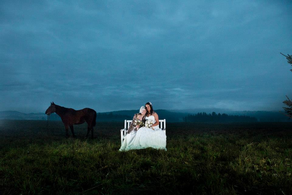 lesbian-wedding-inspiration-photo-shoot-kristin-black-photography-women-in-love-horse-pasture-nature-outdoor-wedding