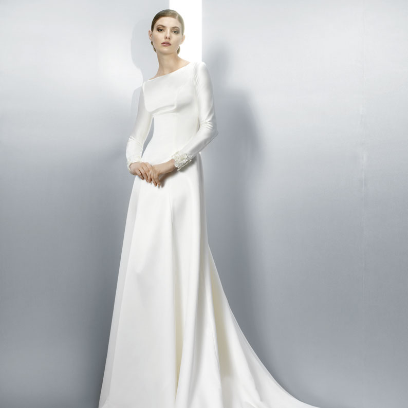 long-sleeved-wedding-gown-jesus-peiro