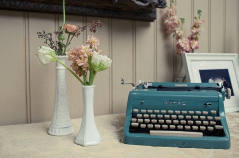 themed-wedding-typewriter-vintage-inspired