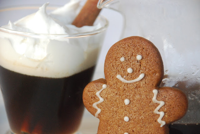 warm-drinks-fall-weddings-winter-weddings-hot-gingerbread-punch