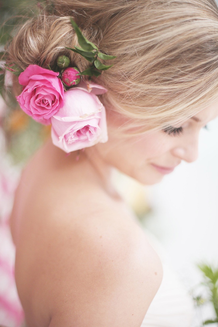 Blooming Bridal Hairdos: Flowers Everywhere!