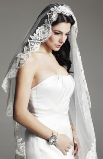 wedding-bridal-fashion-mantilla-veil